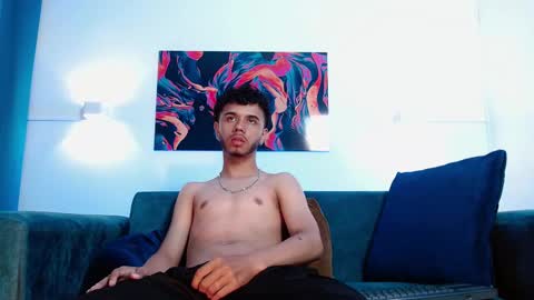 Snapshot of mikhellennox chatting on December 19, 2025, 1:23 am Mikhel online show from December 19, 2025, 1:23 am