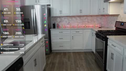 Snapshot of mikmagik chatting on December 31, 2024, 1:04 am Mikaylah online show from December 31, 2024, 1:04 am