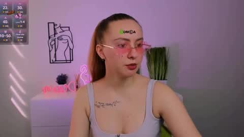 mila_glow online show from September 17, 2025, 9:11 am