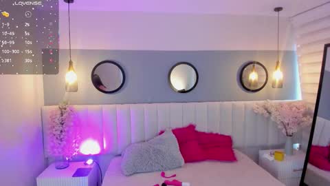 Snapshot of mila_hank chatting on October 22, 2025, 1:22 pm mila_hank online show from October 22, 2025, 1:22 pm