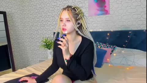 mila_kinor online show from January 5, 2025, 10:43 am