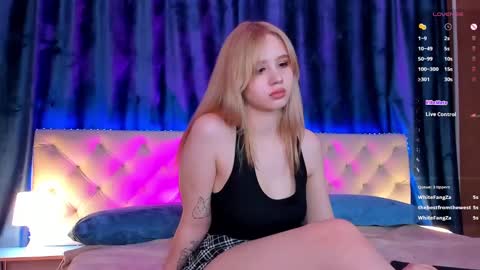 mila_kinor online show from February 5, 2025, 12:06 pm