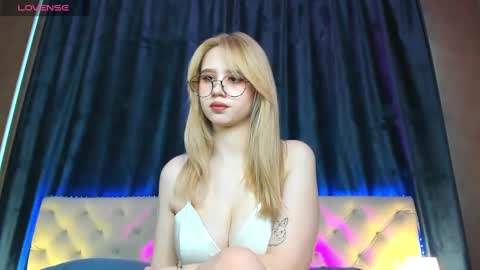 mila_kinor online show from February 18, 2025, 8:16 am