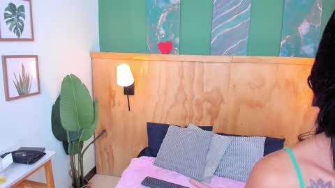 Mila and samy online show from October 23, 2025, 12:04 pm