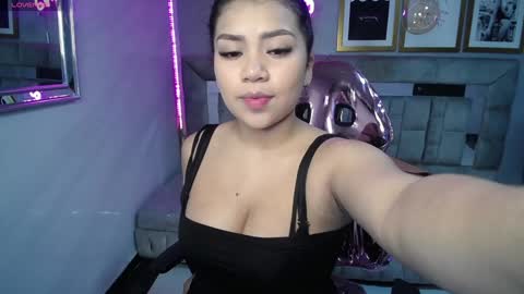 Snapshot of mila_sweet_v chatting on January 19, 2025, 1:01 pm Mila online show from January 19, 2025, 1:01 pm