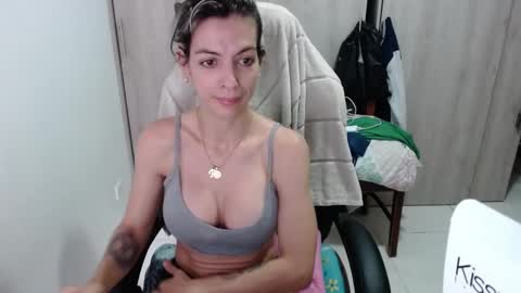 milacoxx8819 online show from February 14, 2025, 3:15 pm