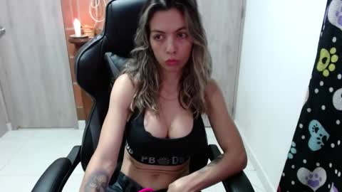milacoxx8819 online show from February 26, 2025, 11:52 am
