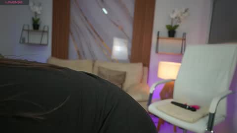 milacrave online show from October 1, 2025, 11:38 am