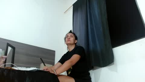 Snapshot of milahot23 chatting on January 12, 2025, 9:51 am mila online show from January 12, 2025, 9:51 am