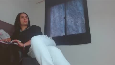 Snapshot of milahot23 chatting on January 28, 2025, 3:57 pm mila online show from January 28, 2025, 3:57 pm