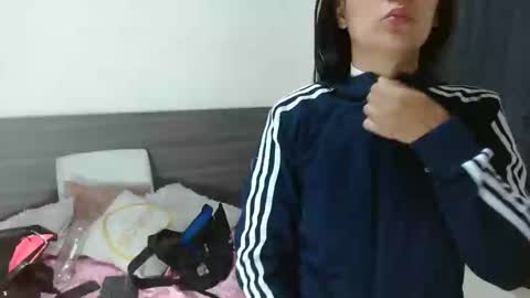 Snapshot of milahot23 chatting on February 12, 2025, 9:20 am mila online show from February 12, 2025, 9:20 am