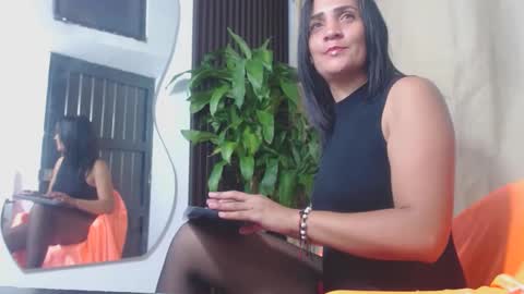 Snapshot of milahot23 chatting on February 12, 2025, 11:20 pm mila online show from February 12, 2025, 11:20 pm