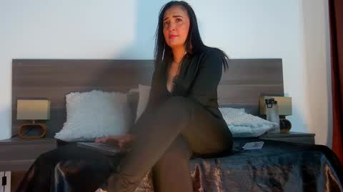 Snapshot of milahot23 chatting on December 4, 2025, 6:27 pm mila online show from December 4, 2025, 6:27 pm