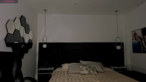 Snapshot of milalawrence_ chatting on September 21, 2025, 10:33 pm Mila online show from September 21, 2025, 10:33 pm