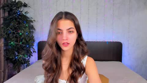 Snapshot of milana_crystal_ chatting on February 2, 2025, 8:02 am Milana online show from February 2, 2025, 8:02 am