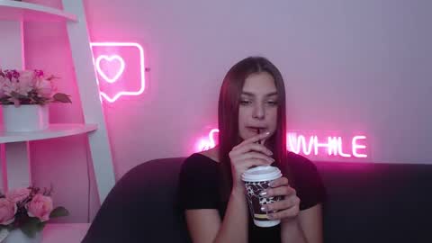 milanaangelas online show from February 4, 2025, 5:53 am