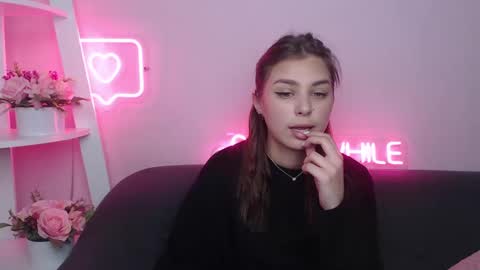 milanaangelas online show from March 1, 2025, 5:42 am