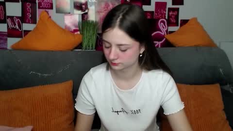 milanaroz online show from October 31, 2025, 6:03 am