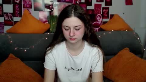 milanaroz online show from November 1, 2025, 5:53 am