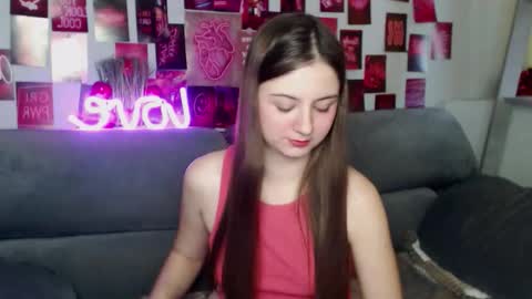 milanaroz online show from November 21, 2025, 6:01 am