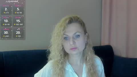 milanna_x online show from November 18, 2025, 8:02 pm