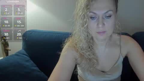 milanna_x online show from November 27, 2025, 6:15 am