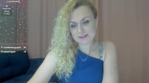 milanna_x online show from December 4, 2025, 11:02 pm