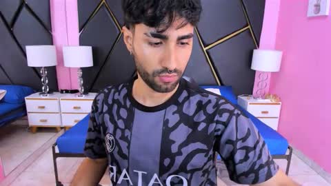 Snapshot of milanzaire chatting on October 30, 2025, 2:02 am milanzaire online show from October 30, 2025, 2:02 am