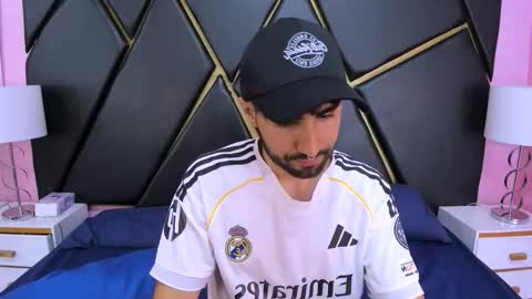 Snapshot of milanzaire chatting on November 15, 2025, 1:25 am milanzaire online show from November 15, 2025, 1:25 am