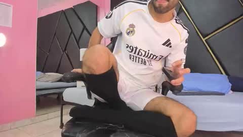 Snapshot of milanzaire chatting on November 22, 2025, 10:31 pm milanzaire online show from November 22, 2025, 10:31 pm