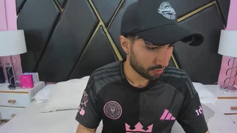 Snapshot of milanzaire chatting on November 26, 2025, 12:33 am milanzaire online show from November 26, 2025, 12:33 am