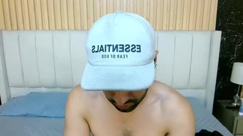 Snapshot of milanzaire chatting on December 14, 2025, 4:01 pm milanzaire online show from December 14, 2025, 4:01 pm