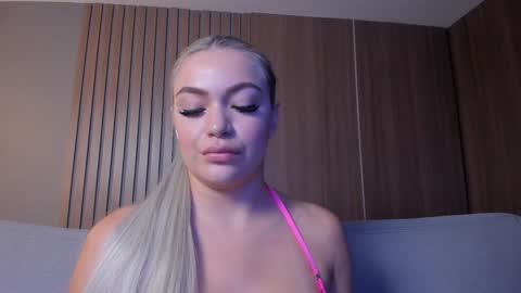 Snapshot of milaowens chatting on January 15, 2025, 3:18 pm Sexy Mila online show from January 15, 2025, 3:18 pm