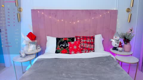 Mia online show from December 11, 2024, 5:53 am