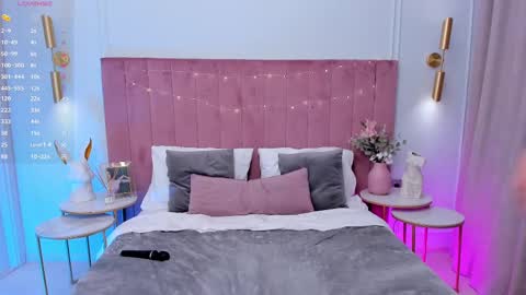 Mia online show from February 21, 2025, 11:44 am