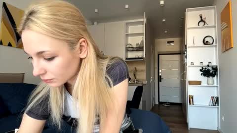 Snapshot of mildaleggette chatting on October 7, 2025, 7:38 am Millla online show from October 7, 2025, 7:38 am