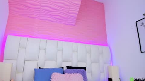 mile_loucrath online show from February 4, 2025, 8:17 pm