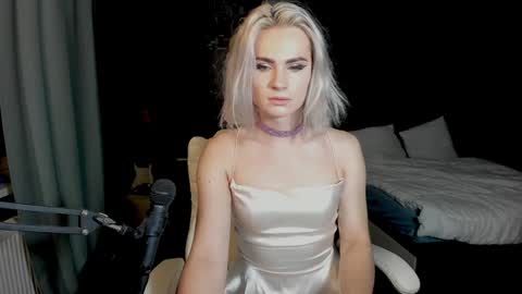 Snapshot of milena_marshmallows chatting on December 13, 2024, 4:43 am Milena online show from December 13, 2024, 4:43 am