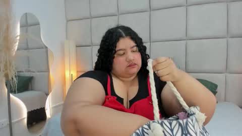 Snapshot of miley_colins0 chatting on December 2, 2025, 12:43 pm Miley online show from December 2, 2025, 12:43 pm