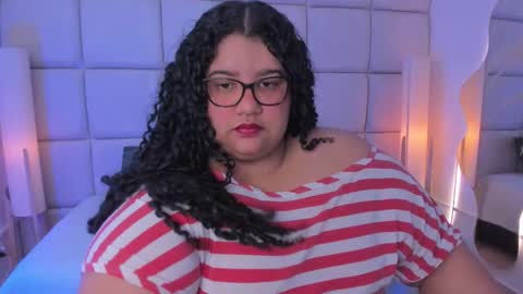 Snapshot of miley_colins0 chatting on December 18, 2025, 12:33 pm Miley online show from December 18, 2025, 12:33 pm