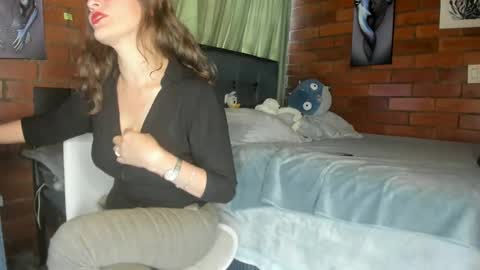 Snapshot of milf_darling chatting on March 7, 2025, 9:38 pm Victoria  online show from March 7, 2025, 9:38 pm