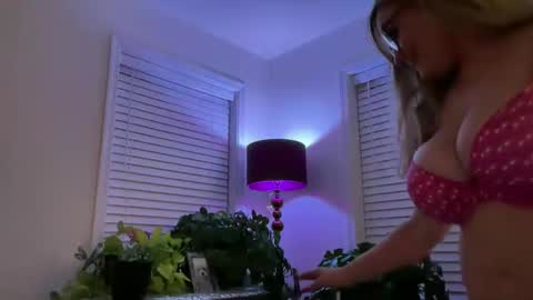 MIlf Goddess online show from September 25, 2025, 7:23 am