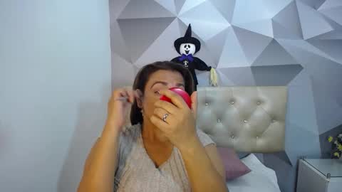 Snapshot of milf_hugeboobs chatting on October 29, 2025, 6:31 pm milf_hugeboobs online show from October 29, 2025, 6:31 pm