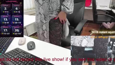 Snapshot of milf_viktoria chatting on February 17, 2025, 9:46 am Viktoria online show from February 17, 2025, 9:46 am