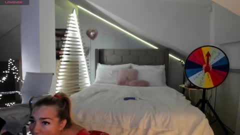 Snapshot of milfblondy chatting on January 16, 2025, 11:16 pm Ingrid online show from January 16, 2025, 11:16 pm