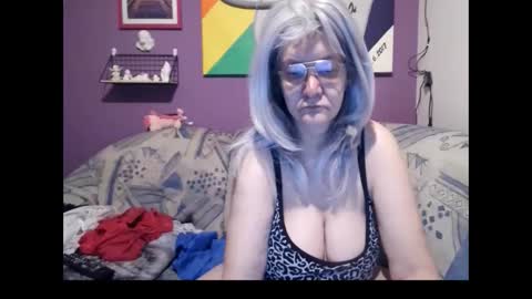 Milfchantal online show from February 17, 2025, 7:58 am