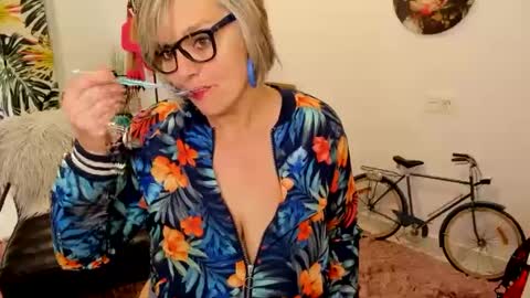 MilfElla online show from February 8, 2025, 10:50 am