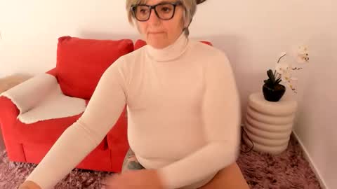 MilfElla online show from November 13, 2025, 8:46 am