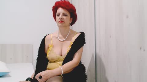 Milfsupreme online show from November 12, 2025, 1:44 pm