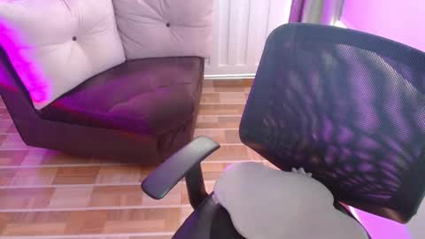 Snapshot of milfrosalie chatting on February 17, 2025, 1:10 pm Rosalie online show from February 17, 2025, 1:10 pm